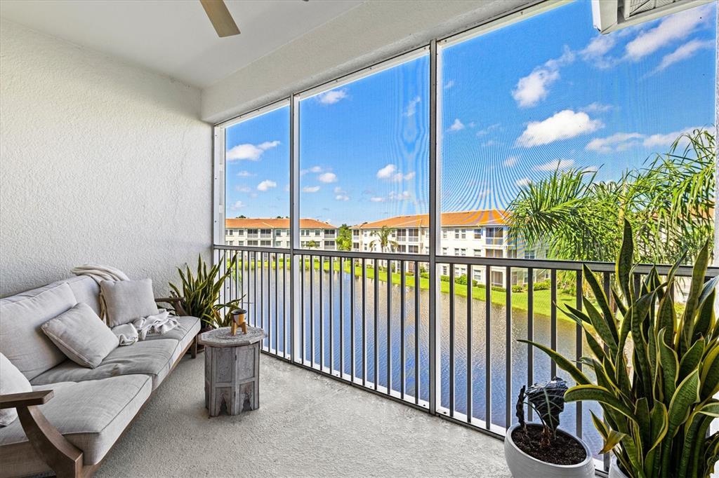 1000 San Lino Circle, Unit 1032 Venice, FL 34292 - Photo 7 of 88 a living room with furniture and a potted plant
