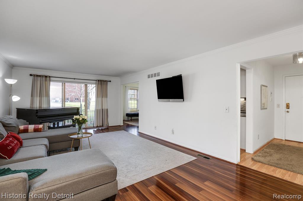 29656 Middlebelt Road, Unit 1403 Farmington Hills, MI 48334 - Photo 5 of 39