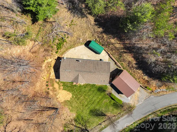 a view of house with a yard