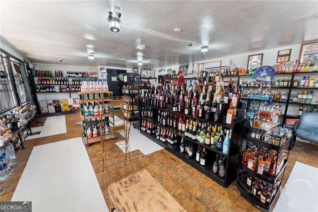 512 Highway 301 Jesup, GA 31546 - Photo 11 of 20 a view of a room with racks