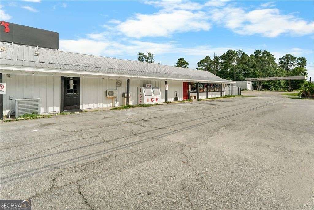 512 Highway 301 Jesup, GA 31546 - Photo 3 of 20 a view of a house with a outdoor space
