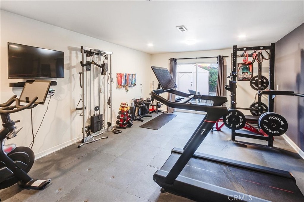 9541 Mandeville Road Santee, CA 92071 - Photo 29 of 46 a view of a room with gym equipment
