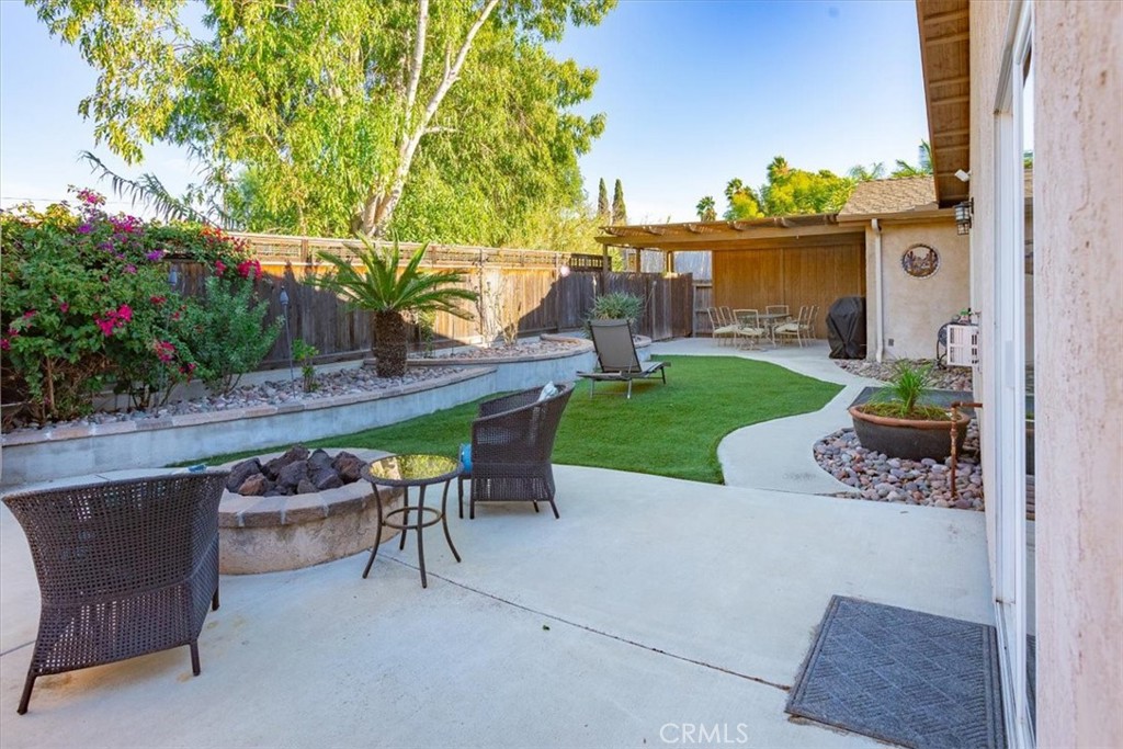 9541 Mandeville Road Santee, CA 92071 - Photo 34 of 46 a view of a backyard with sitting area