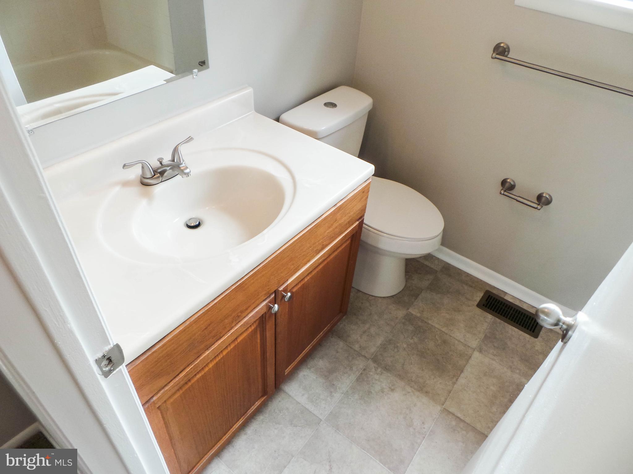 124 Stratton Lane Mount Laurel, NJ 08054 - Photo 12 of 20 Gallery Image 12