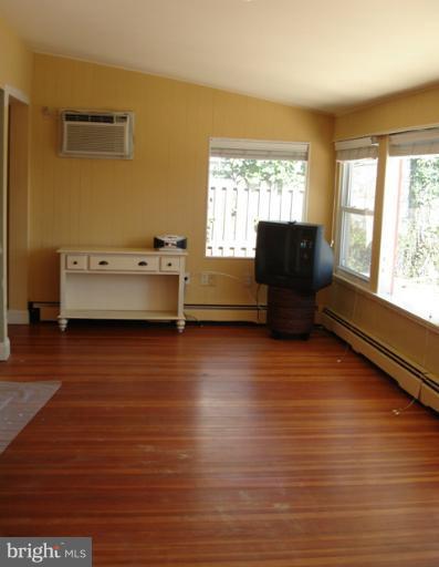 40 Shorewalk Road Riva, MD 21140 - Photo 18 of 28 SUNNY INTERIOR