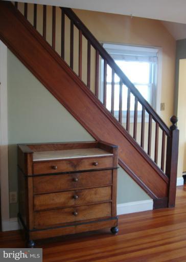 40 Shorewalk Road Riva, MD 21140 - Photo 3 of 28 STAIRCASE