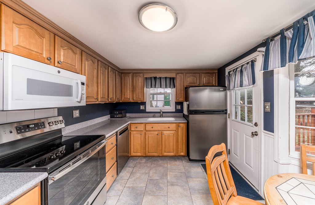 42 Evergreen Road Natick, MA 01760 - Photo 4 of 18