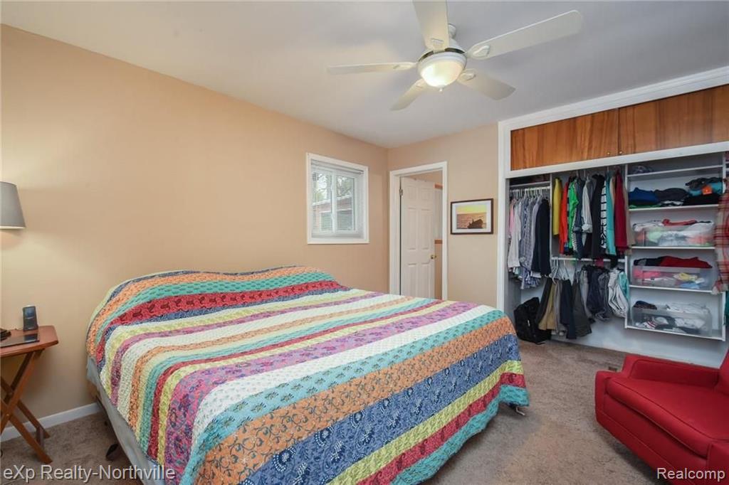 28471 Thorny Brae Road Farmington Hills, MI 48331 - Photo 14 of 27
