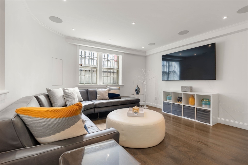 41 Chestnut Street Boston, MA 02108 - Photo 22 of 40