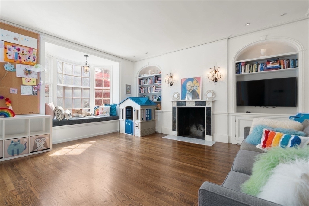 41 Chestnut Street Boston, MA 02108 - Photo 25 of 40 a living room with furniture and a flat screen tv