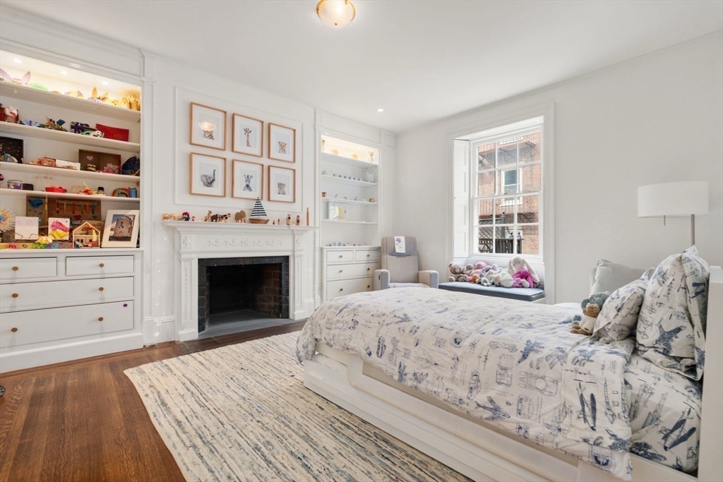 41 Chestnut Street Boston, MA 02108 - Photo 31 of 40 a bedroom with a large bed and a fireplace