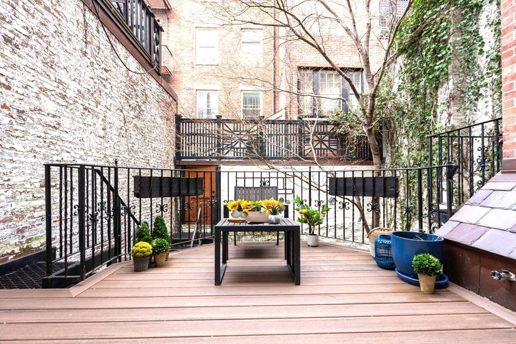 41 Chestnut Street Boston, MA 02108 - Photo 9 of 40