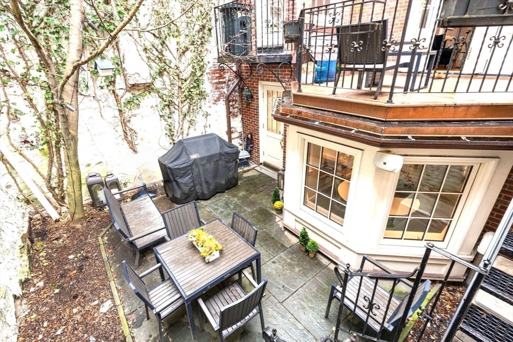 41 Chestnut Street Boston, MA 02108 - Photo 10 of 40