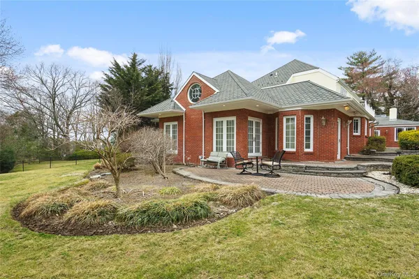 $5,900,000 | 10 Hill Road, Sands Point, NY 11050