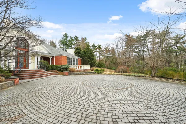 $5,900,000 | 10 Hill Road, Sands Point, NY 11050
