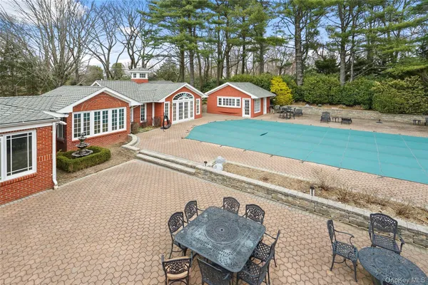 $5,900,000 | 10 Hill Road, Sands Point, NY 11050