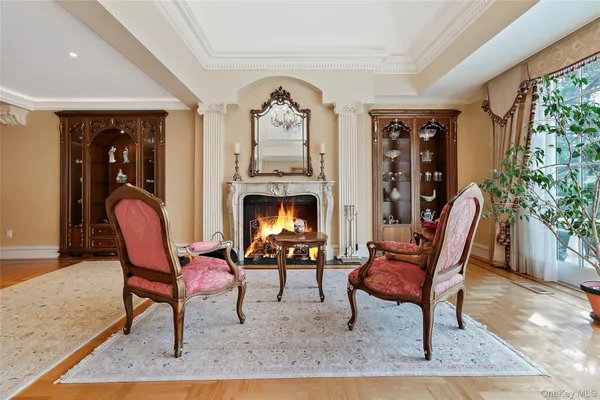 $5,900,000 | 10 Hill Road, Sands Point, NY 11050