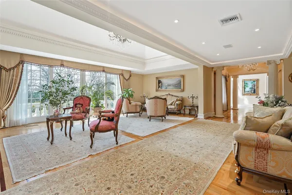 $5,900,000 | 10 Hill Road, Sands Point, NY 11050