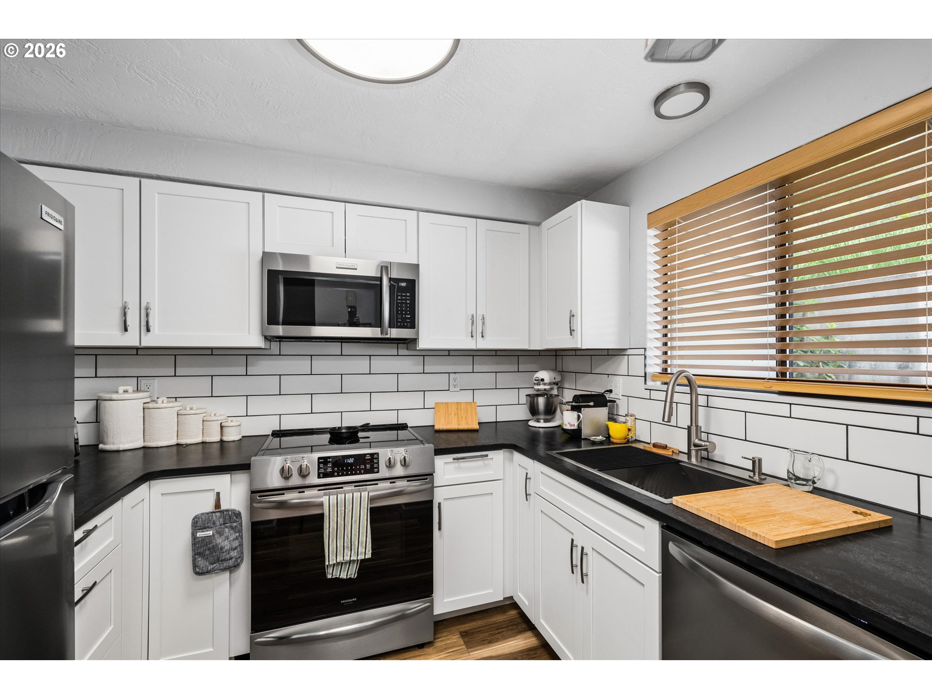 4431 Fox Hollow Road, Unit 6 Eugene, OR 97405 - Photo 5 of 46