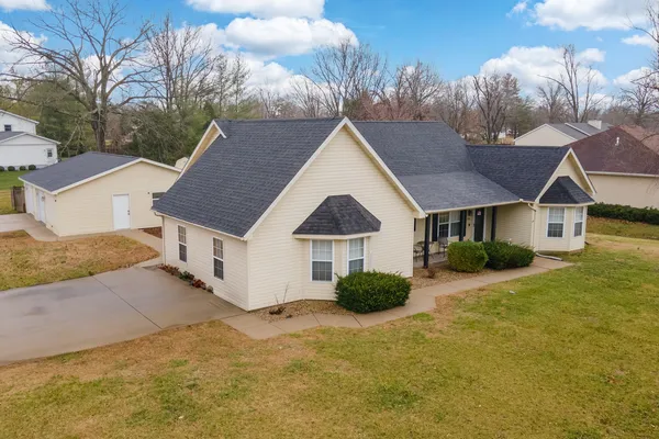 $359,900 | 1211 Mockingbird Lane, Carterville, IL 62918