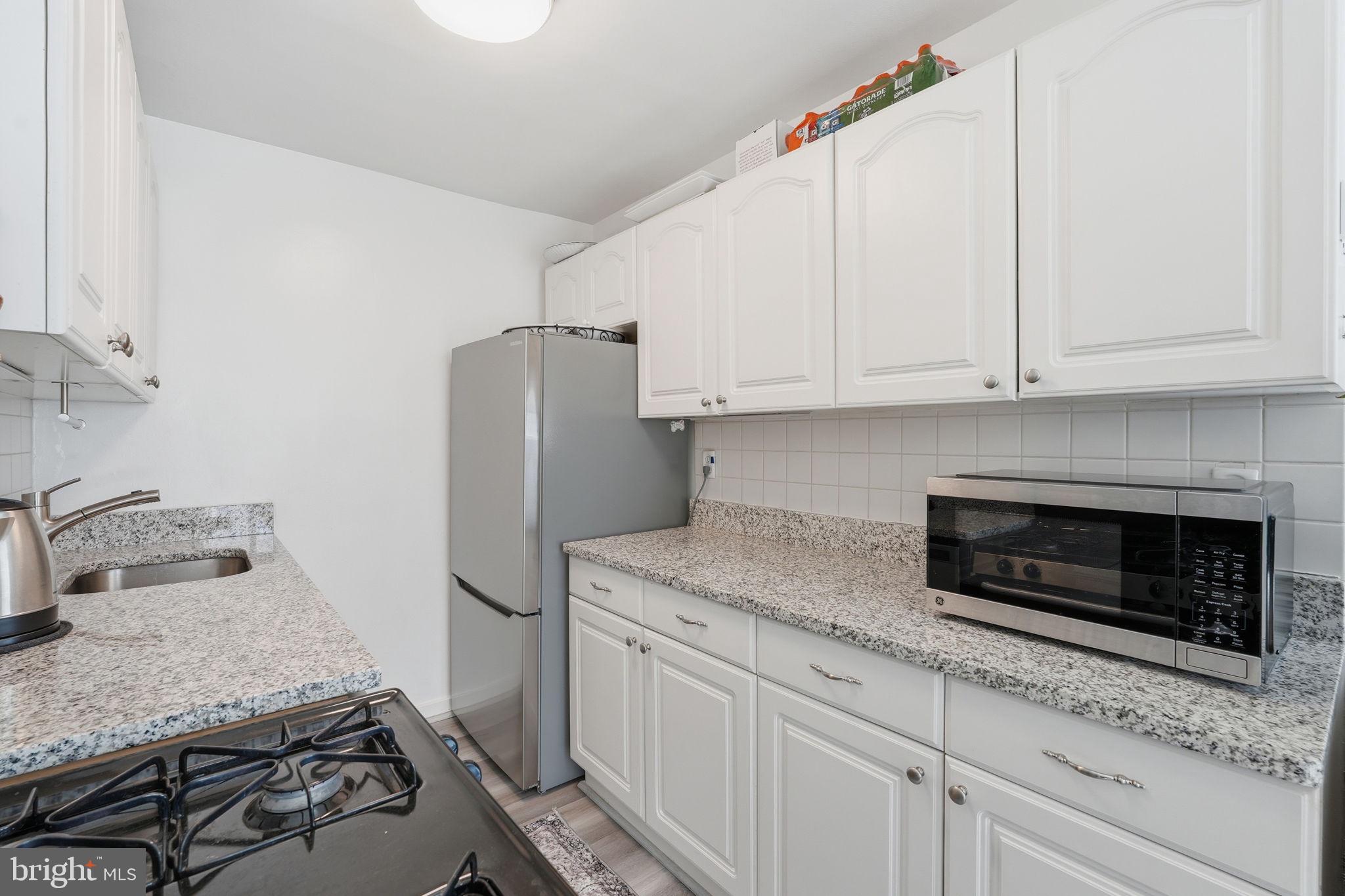 1200 South Arlington Ridge Road, Unit 614 Arlington, VA 22202 - Photo 13 of 26 Kitchen