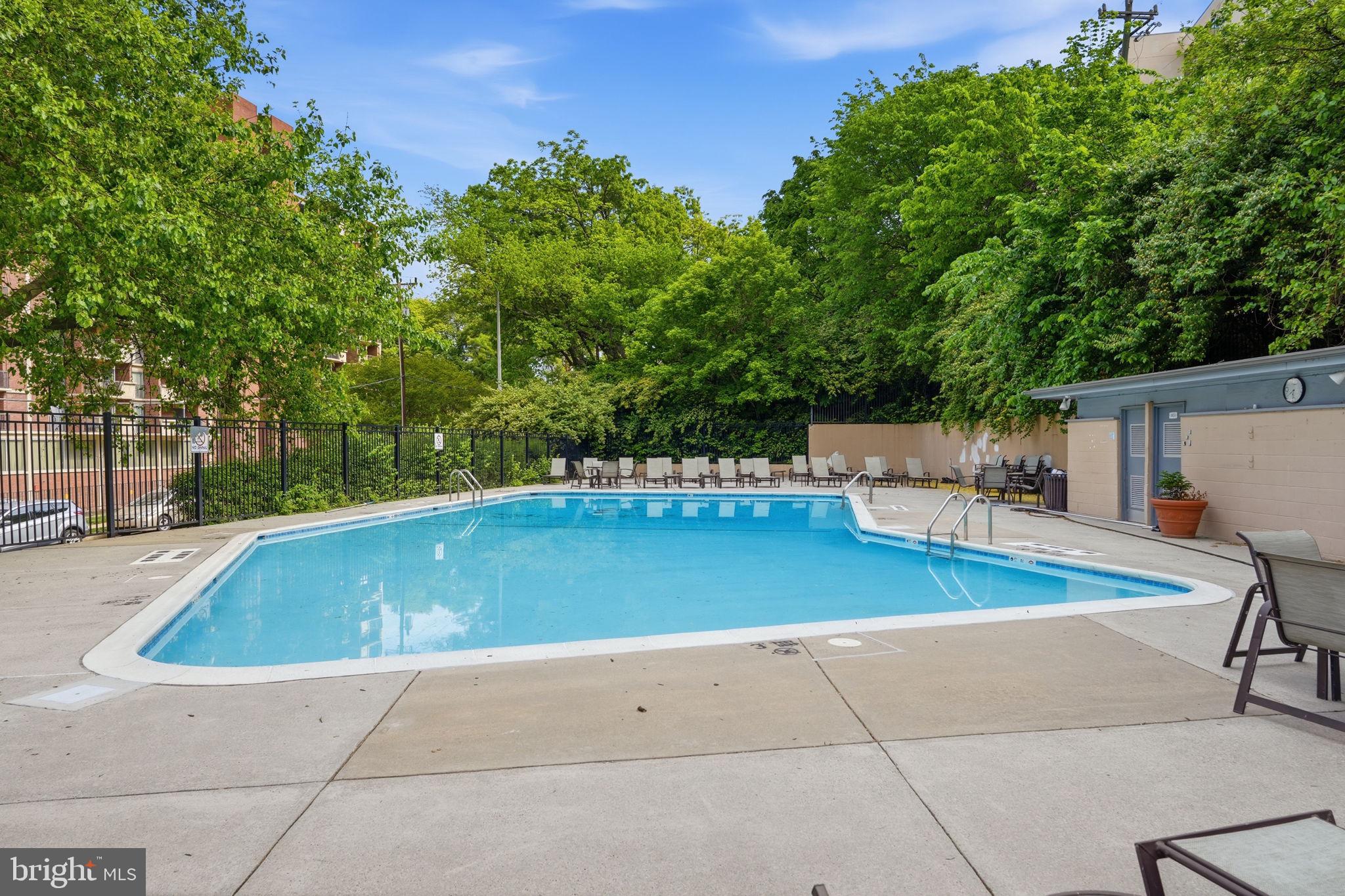 1200 South Arlington Ridge Road, Unit 614 Arlington, VA 22202 - Photo 25 of 26 Community Pool