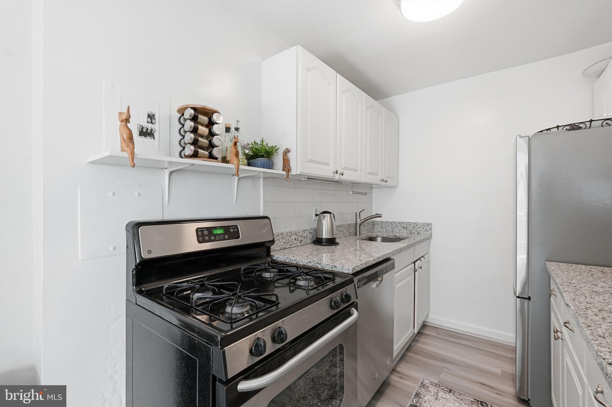 1200 South Arlington Ridge Road, Unit 614 Arlington, VA 22202 - Photo 10 of 26 Kitchen