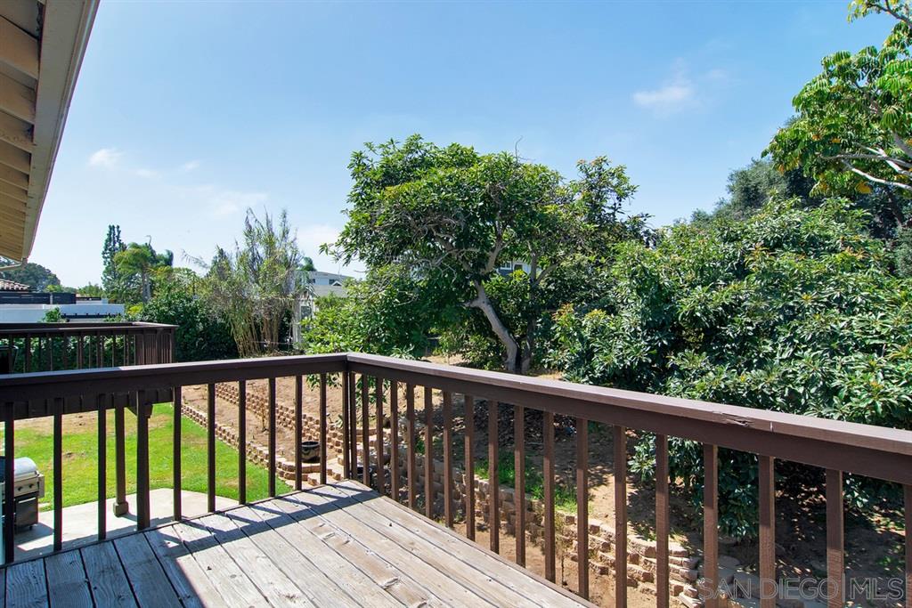 1086 Crest Drive Encinitas, CA 92024 - Photo 11 of 13