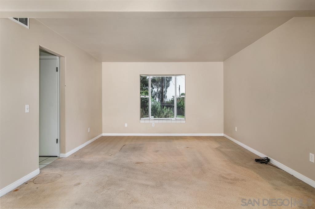1086 Crest Drive Encinitas, CA 92024 - Photo 5 of 13