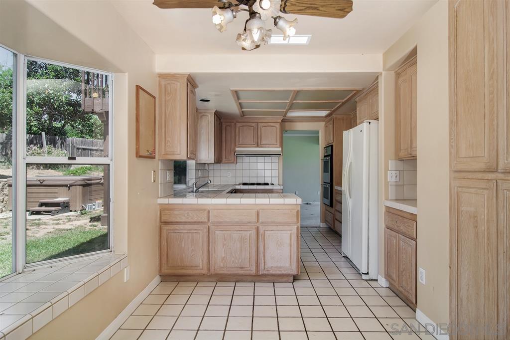 1086 Crest Drive Encinitas, CA 92024 - Photo 6 of 13