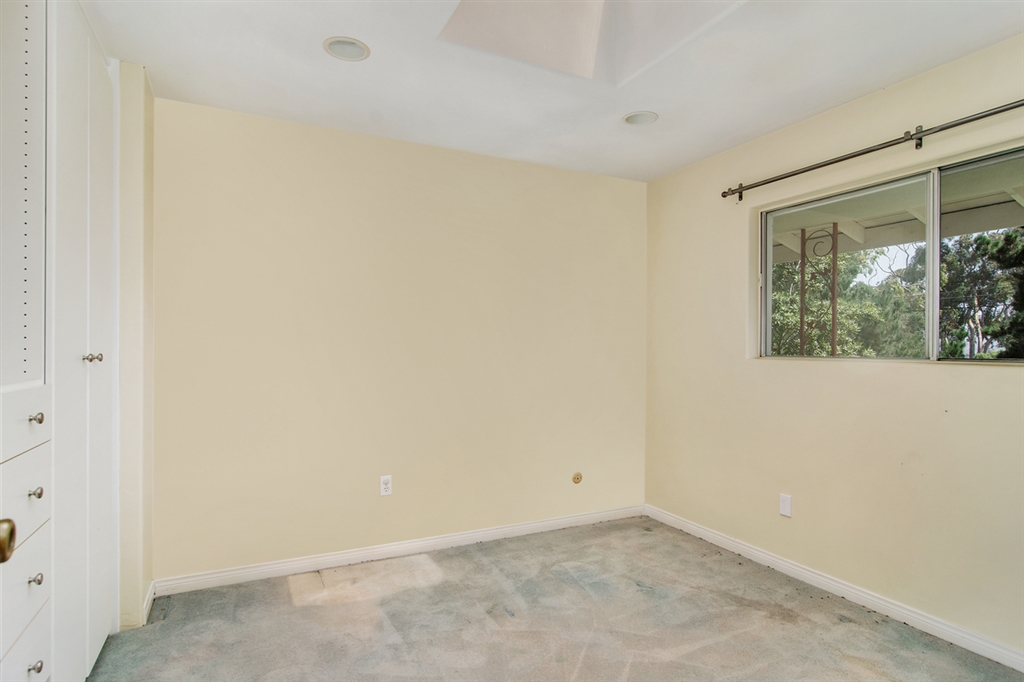 1086 Crest Drive Encinitas, CA 92024 - Photo 8 of 13