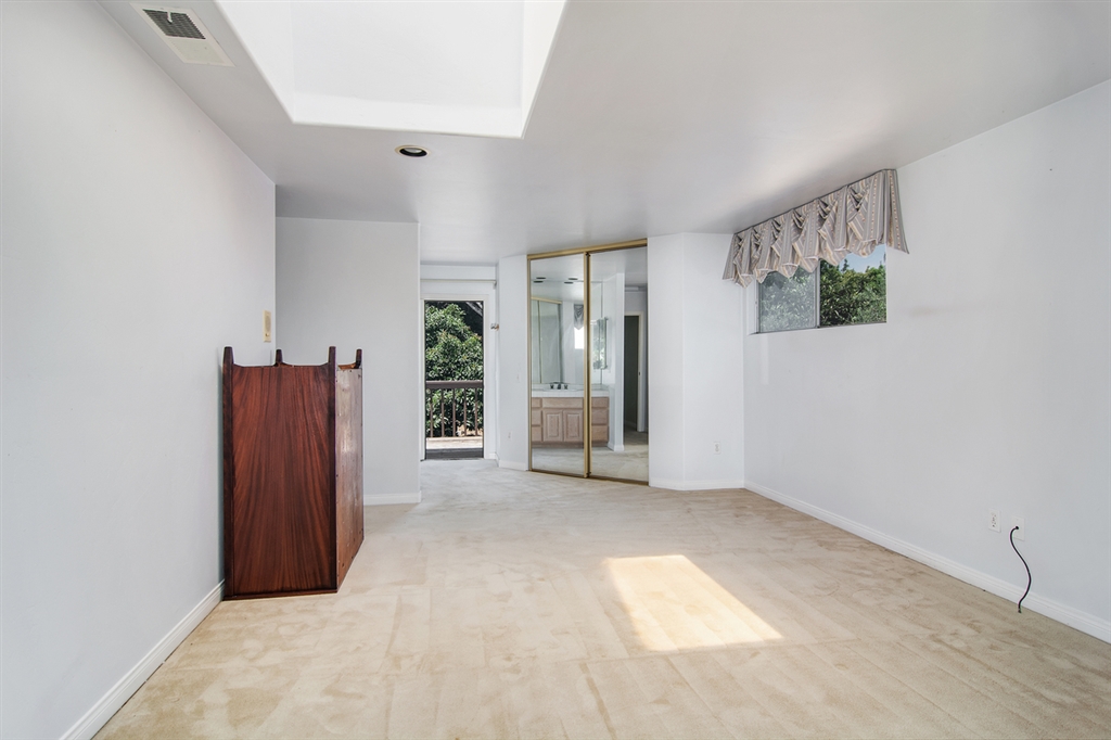 1086 Crest Drive Encinitas, CA 92024 - Photo 10 of 13