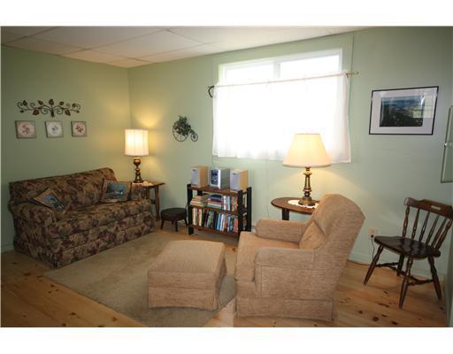 8 Spring Street East Boothbay, ME 04544 - Photo 4 of 14 Living Room.