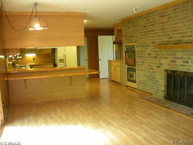 Den/Family/Great Room - Family Room with w/b FP