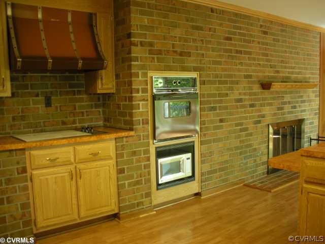 Kitchen - Kitchen to Family Room