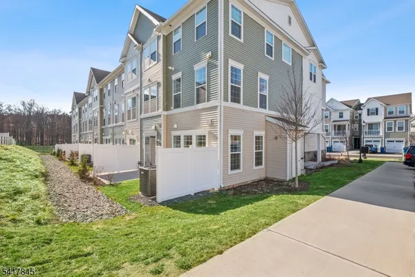 $688,000 | 102 Iris Court, Warren, NJ 07059