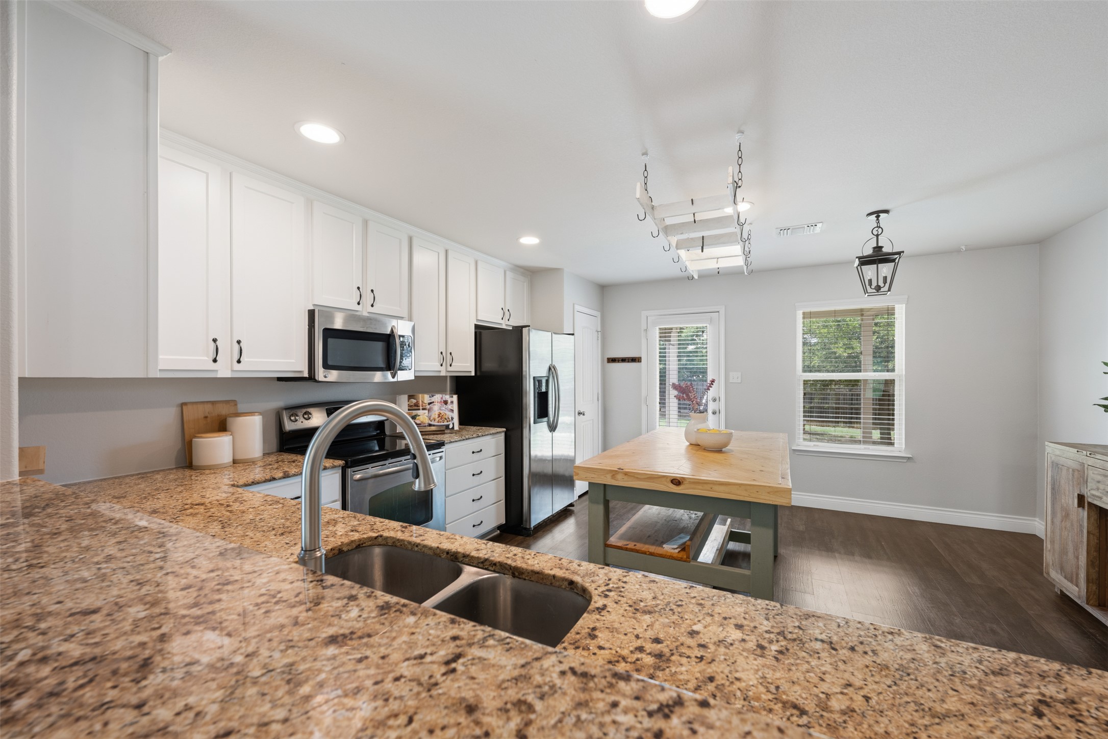 403 Broad Peak Road Georgetown, TX 78626 - Photo 10 of 40