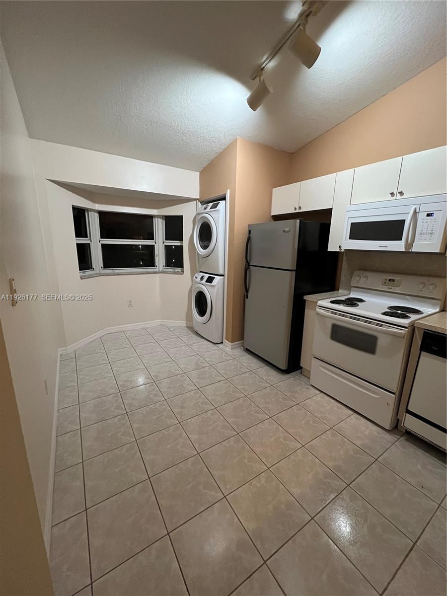 1251 Southeast 27th Street, Unit 204 Homestead, FL 33035 - Photo 3 of 11