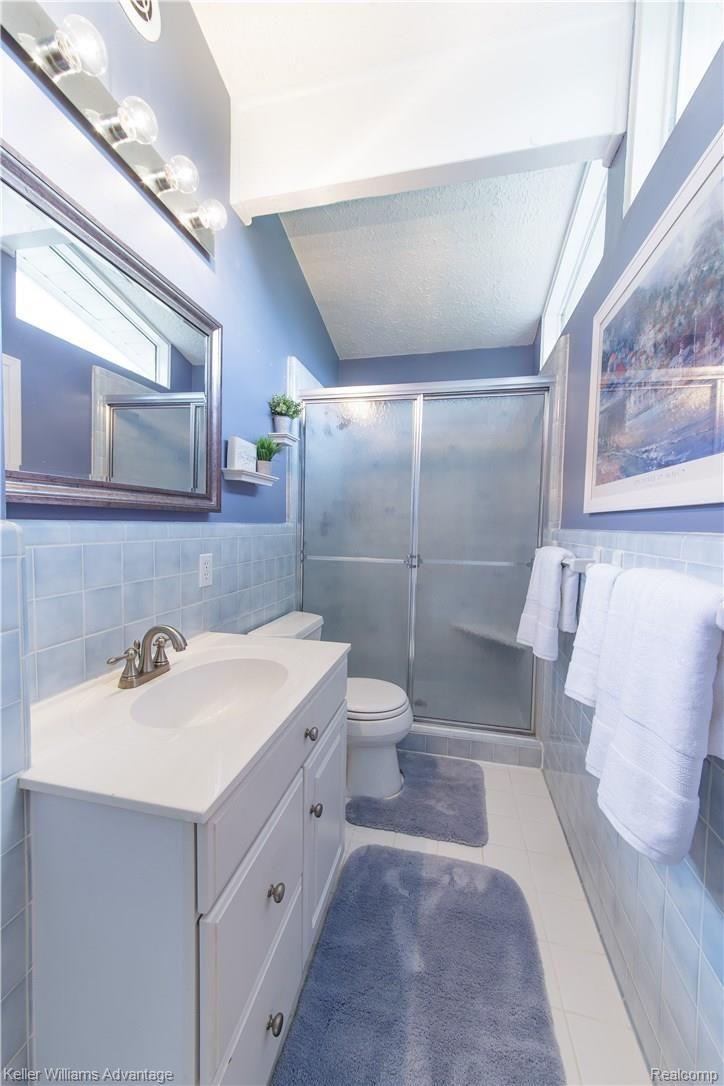 36508 West Lyman Road Farmington, MI 48331 - Photo 25 of 63 Lyman_36508_MasterBathroom_04.jpg
