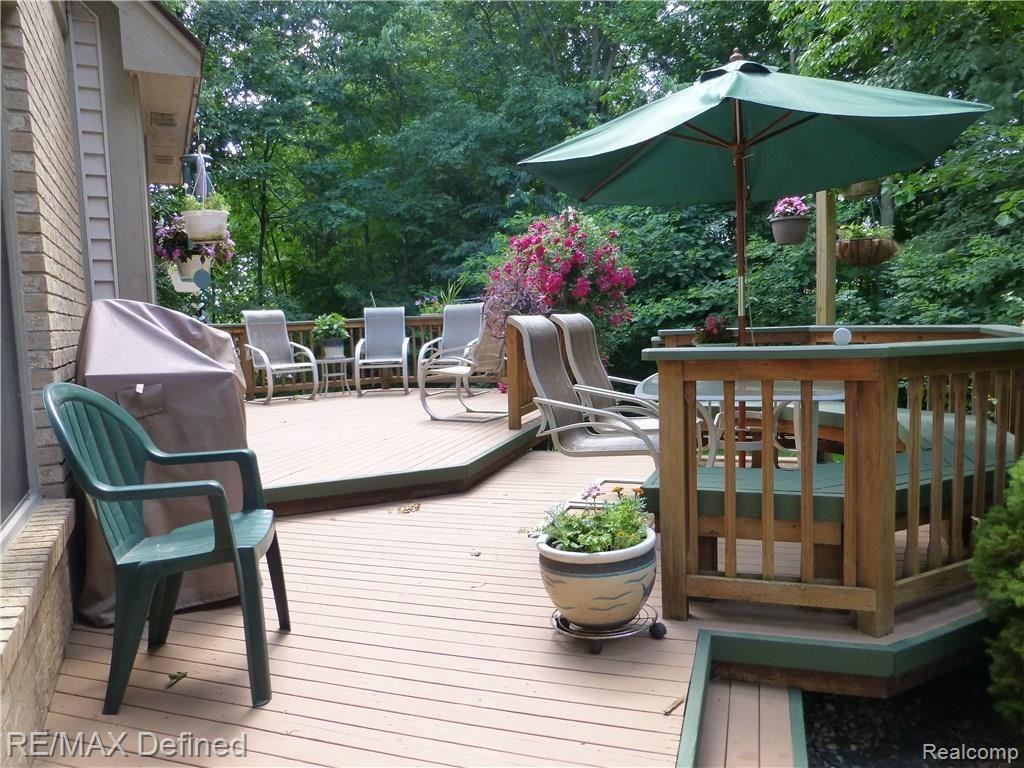 3819 Red Root Road Lake Orion, MI 48360 - Photo 11 of 37