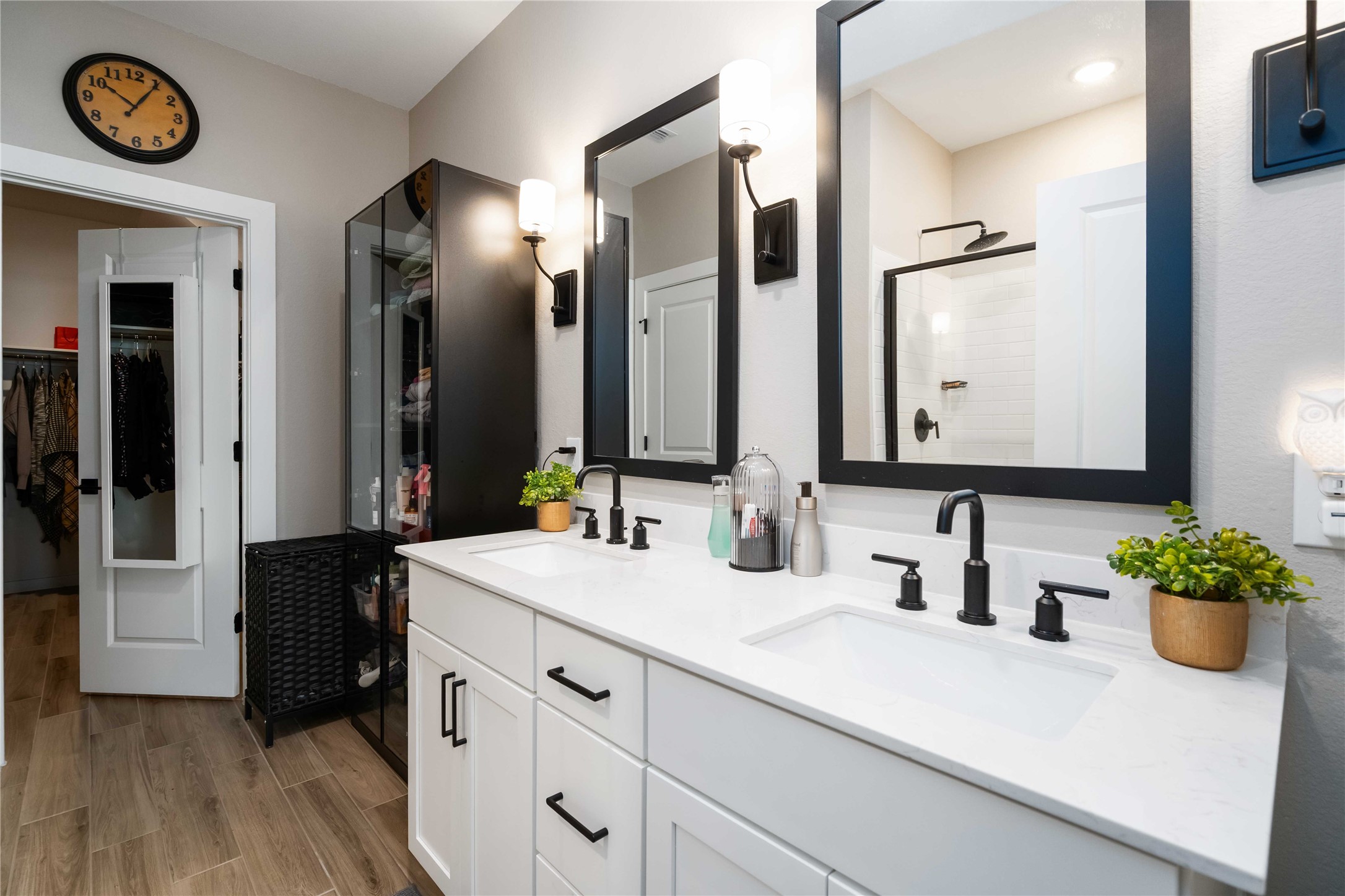 8414 Bay Rdg Circle Baytown, TX 77523 - Photo 25 of 35 a bathroom with a sink and a mirror