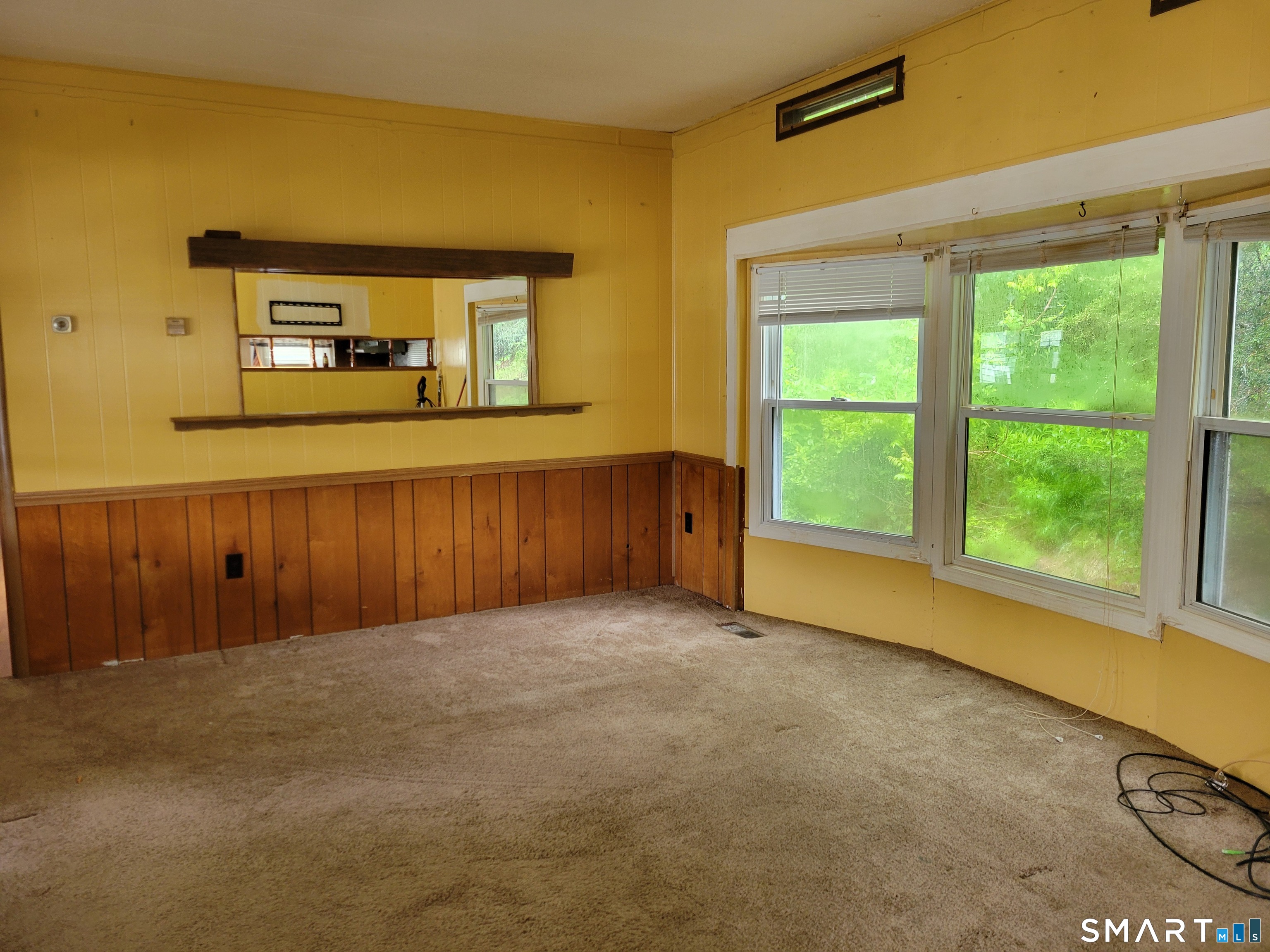 79 A Street Groton, CT 06340 - Photo 4 of 9 Livingroom