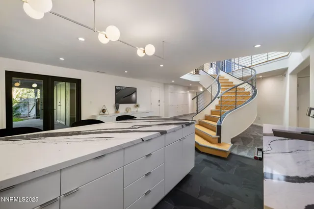 a view of entryway and kitchen