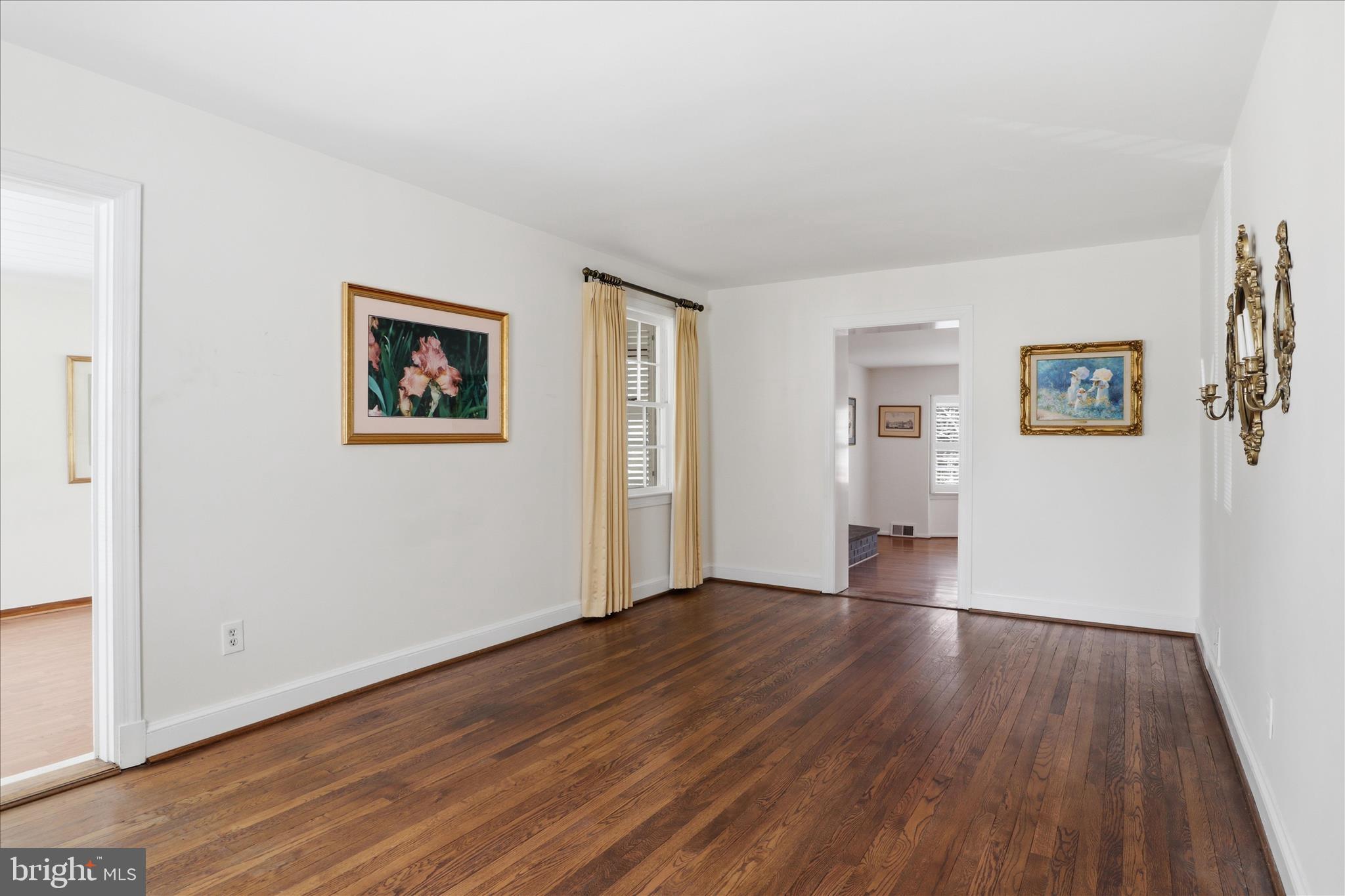 10010 Raynor Road Silver Spring, MD 20901 - Photo 2 of 45 Living Room