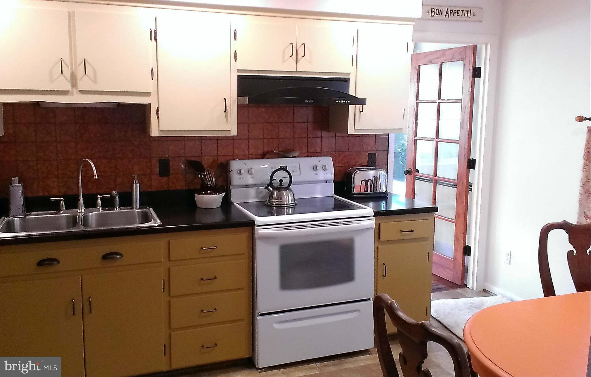 5679 Wilson Road Marshall, VA 20115 - Photo 7 of 18 Kitchen