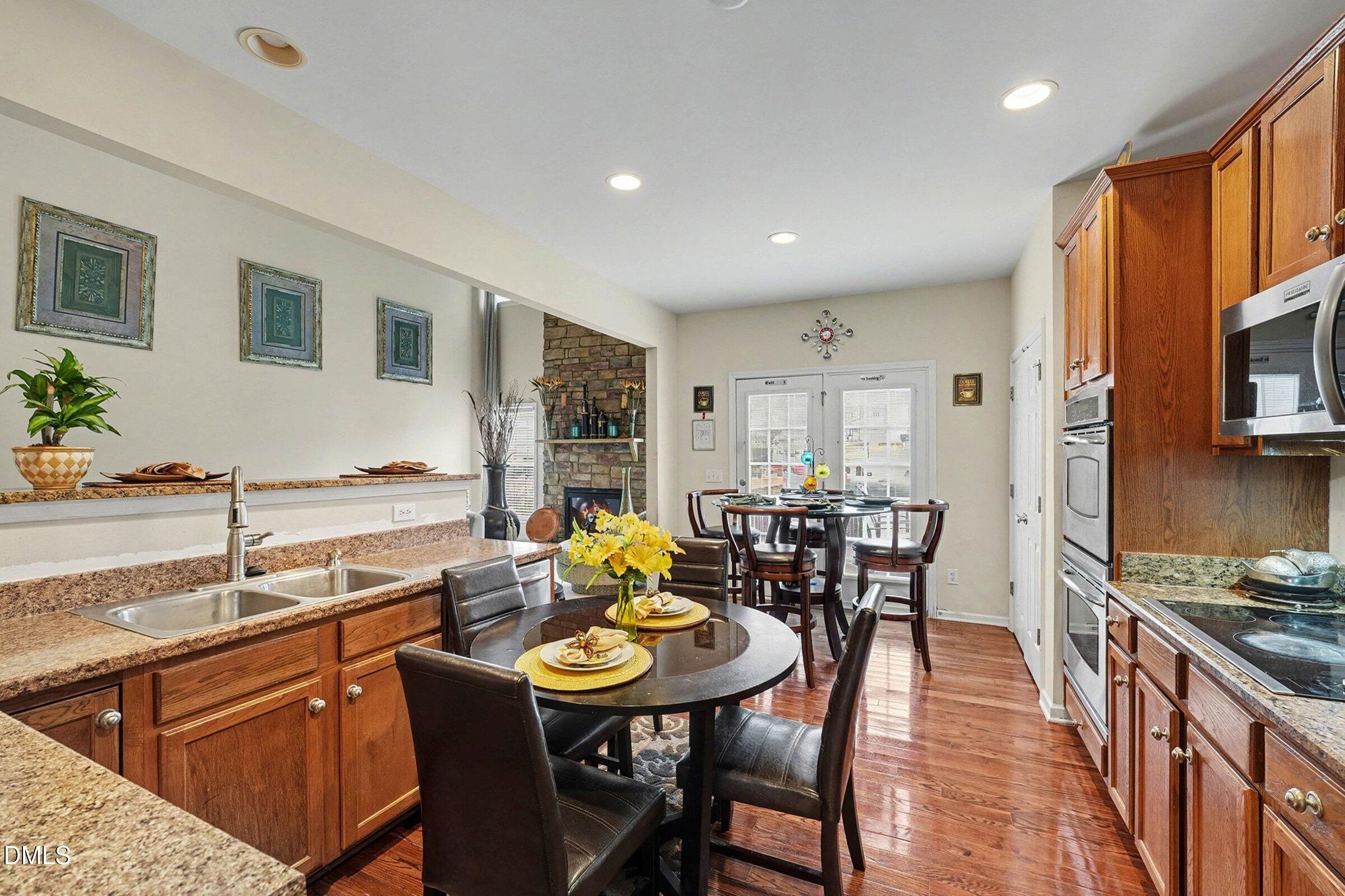 504 Thistlegate Trail Raleigh, NC 27610 - Photo 12 of 38 012_jam05109_644