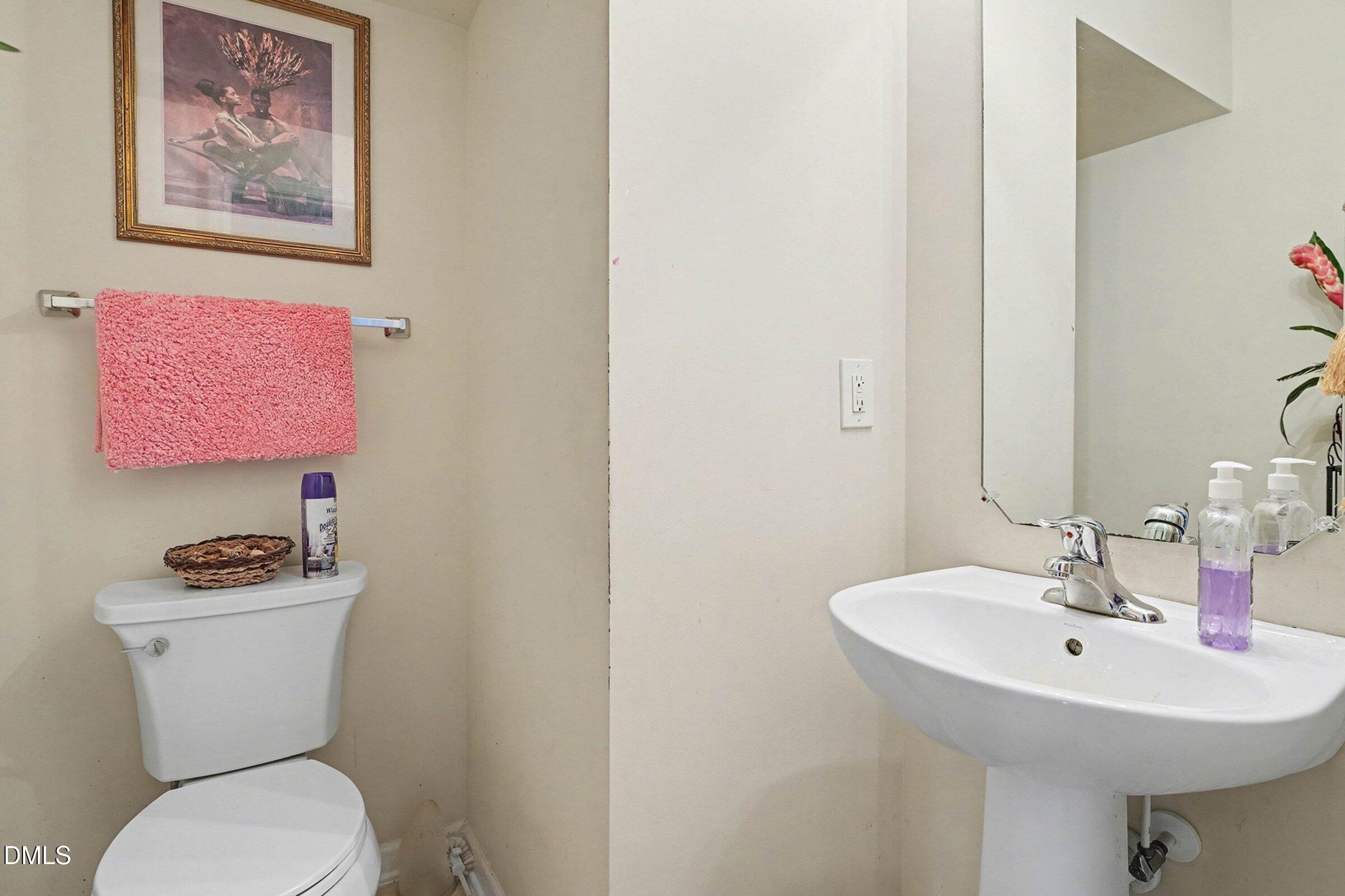 504 Thistlegate Trail Raleigh, NC 27610 - Photo 15 of 38 015_jam05048_539