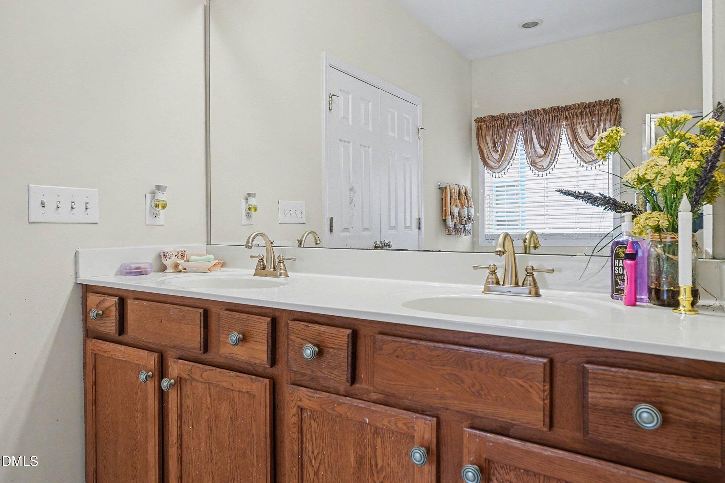 504 Thistlegate Trail Raleigh, NC 27610 - Photo 32 of 38 032_jam05069_837