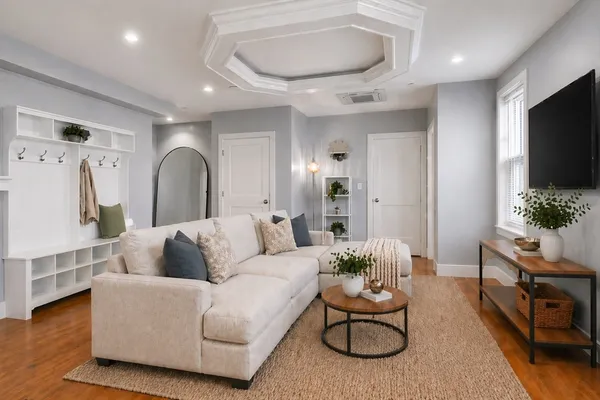 $825,000 | 14 Farragut Avenue, Unit 1, Somerville, MA 02144