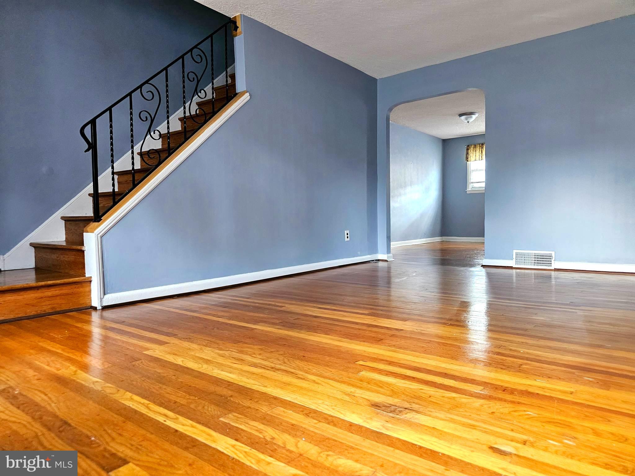 950 Grant Road Folcroft, PA 19032 - Photo 11 of 40 Living Room